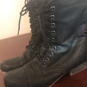 Madden Girl Size 7 Combat Boots